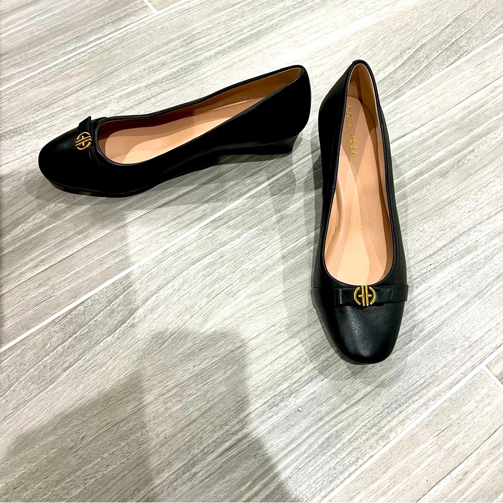 Cole Haan Black Leather Loafers with Gold Accent :) - Picture 3 of 5